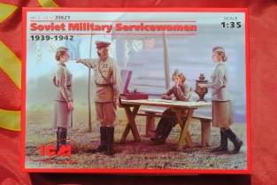 ICM 35621 Soviet Militairy Serviciwoman